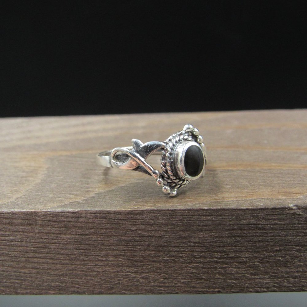 Size 6.75 Sterling Silver Fancy Design Black Inlay Band Ring Vintage - Picture 2 of 7